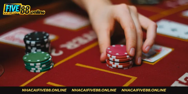 Baccarat FIVE88 cuốn hút qua từng lượt lật bài